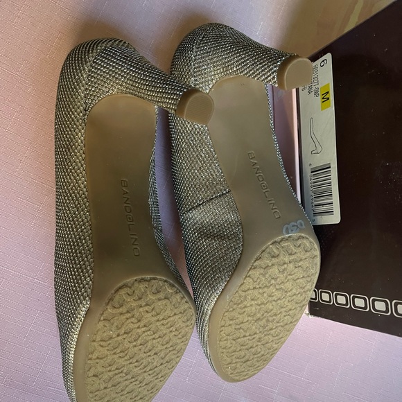 Beautiful Bandolino shiny heels. - Picture 2 of 4